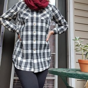 Duluth Trading Co tunic length black and white flannel, size S